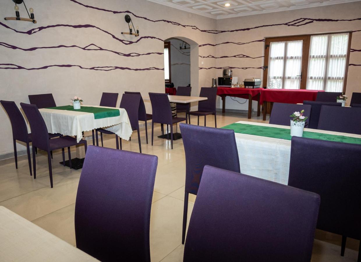 סולנוק Atryum Hotel מראה חיצוני תמונה