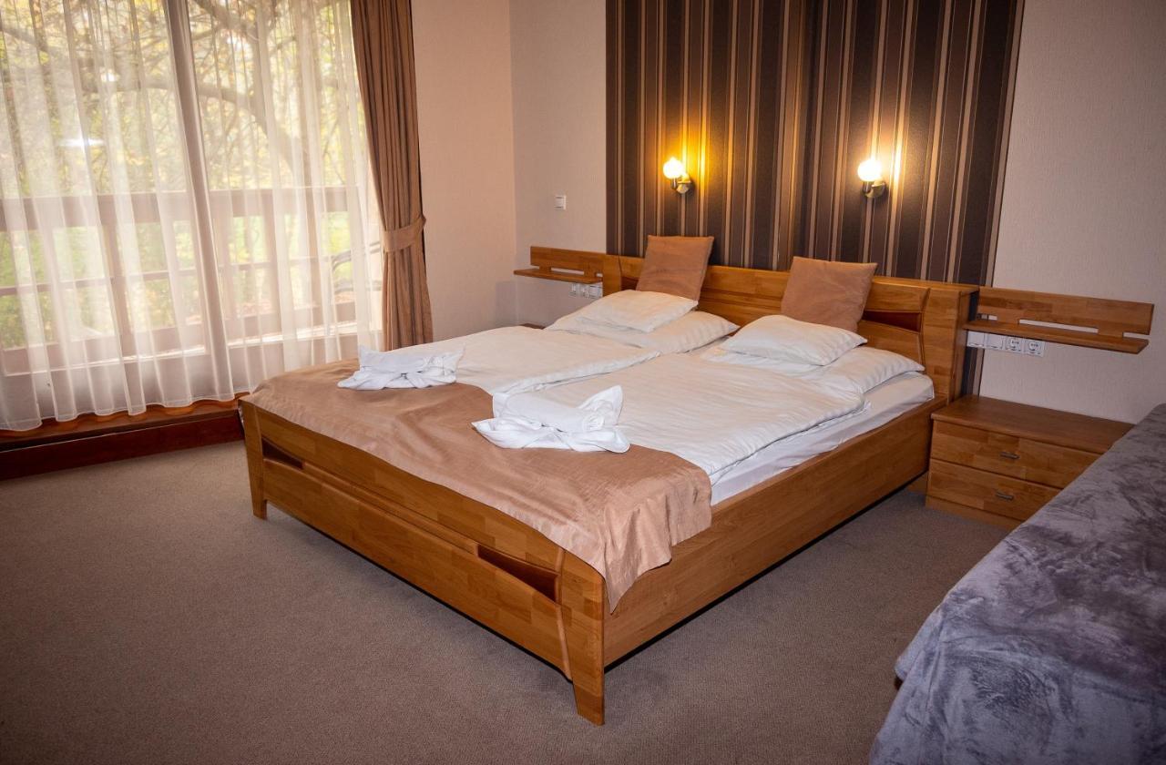 סולנוק Atryum Hotel מראה חיצוני תמונה