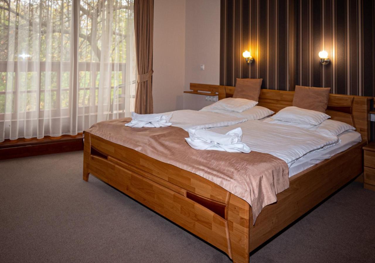 סולנוק Atryum Hotel מראה חיצוני תמונה