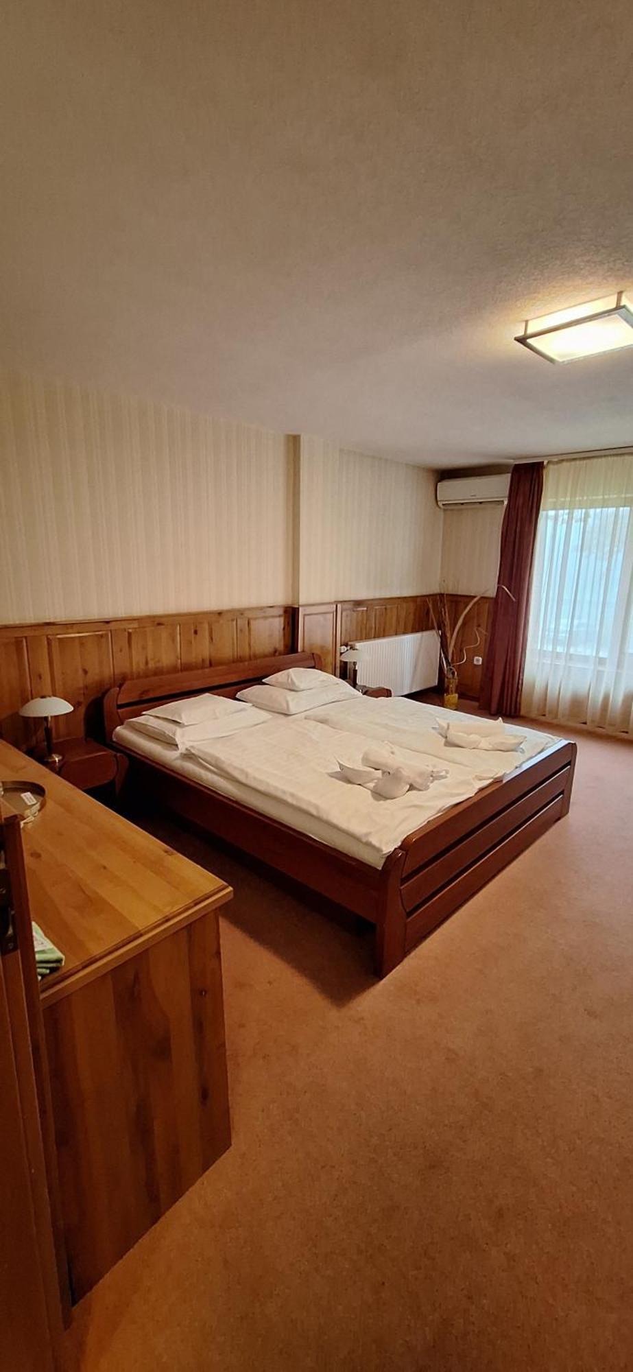 סולנוק Atryum Hotel מראה חיצוני תמונה