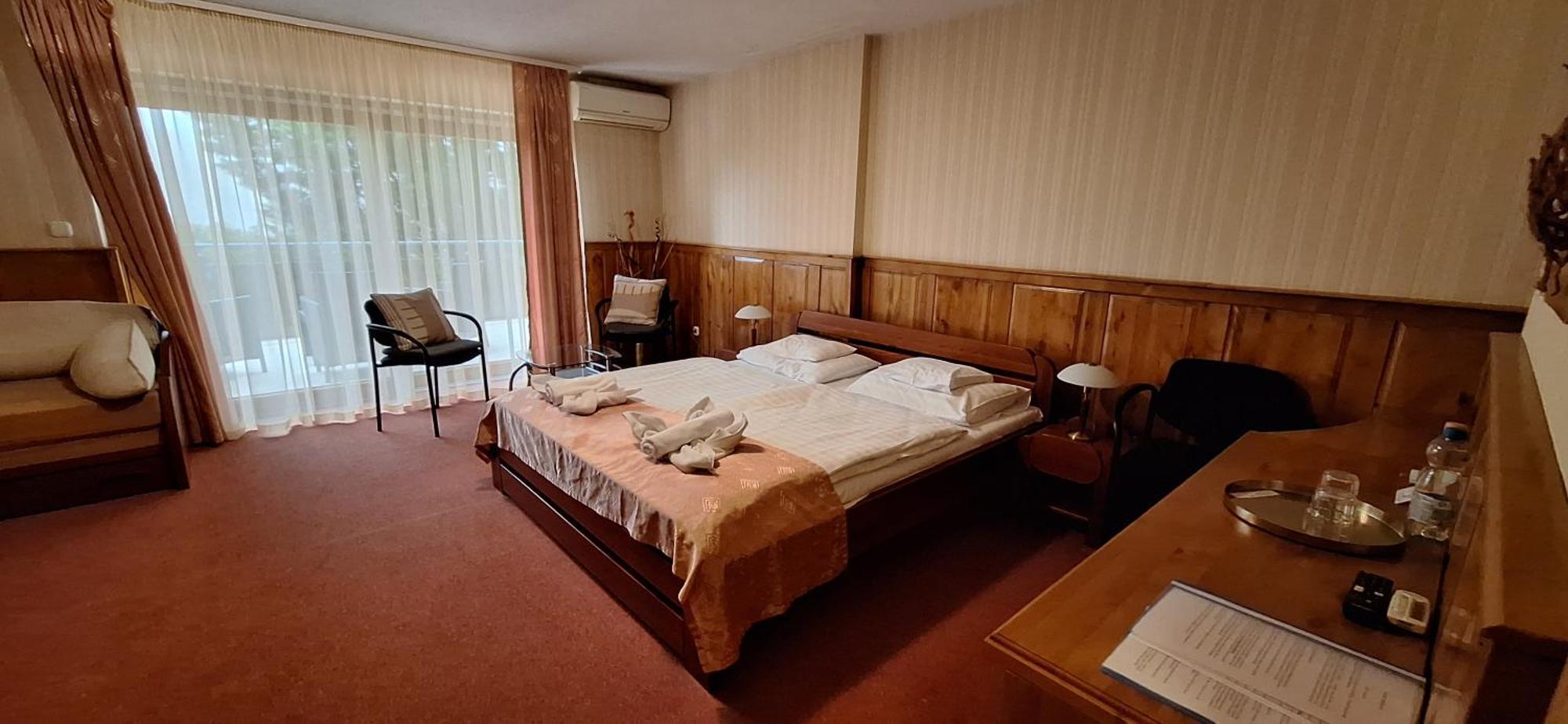 סולנוק Atryum Hotel מראה חיצוני תמונה