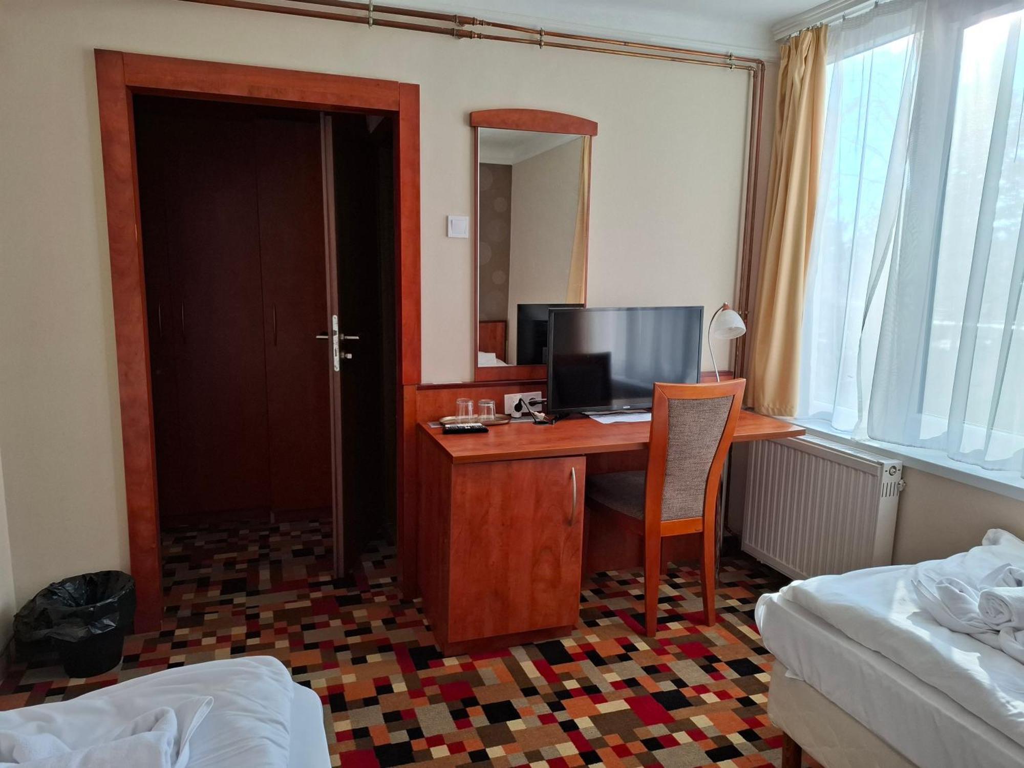 סולנוק Atryum Hotel מראה חיצוני תמונה