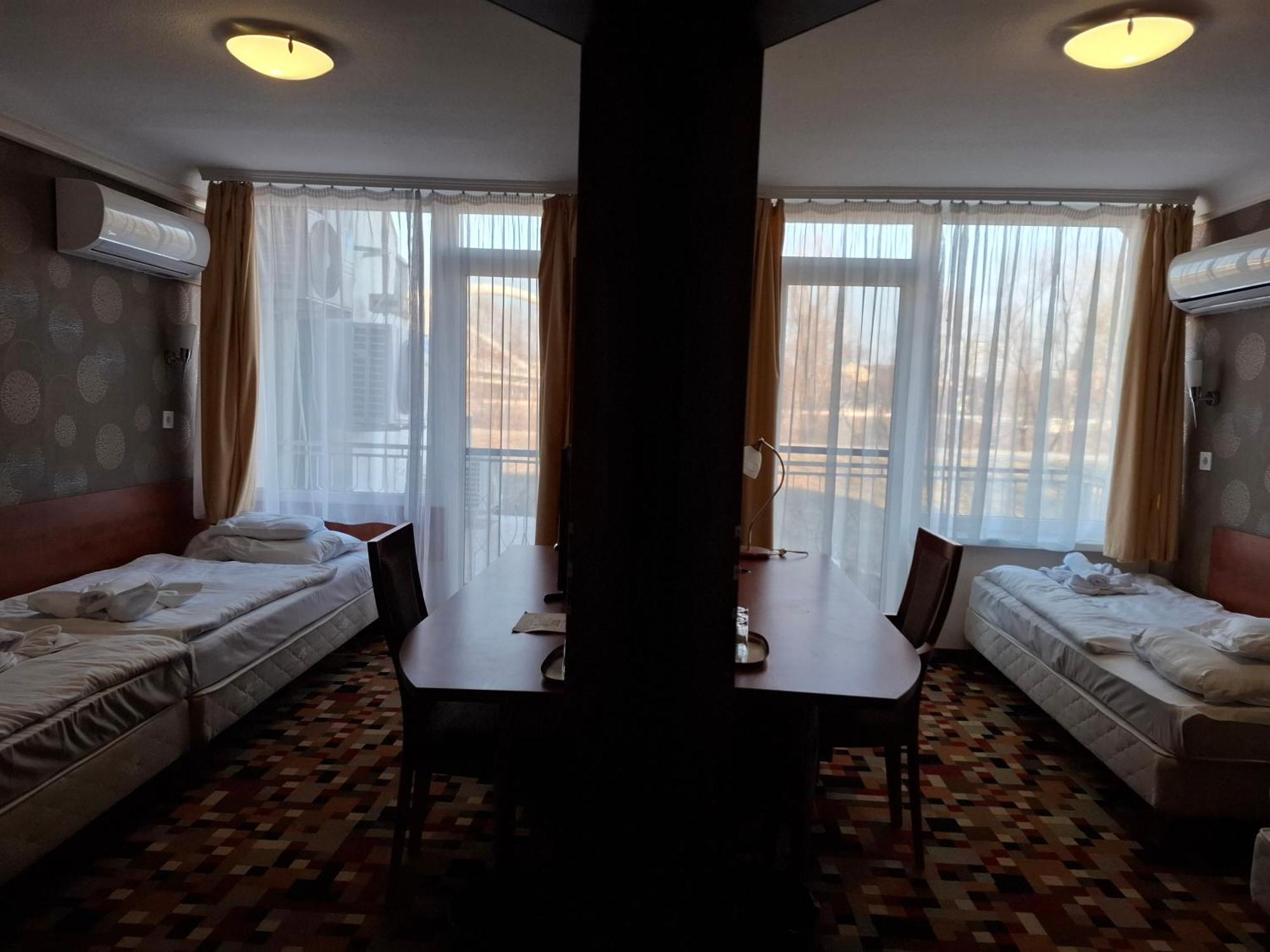 סולנוק Atryum Hotel מראה חיצוני תמונה
