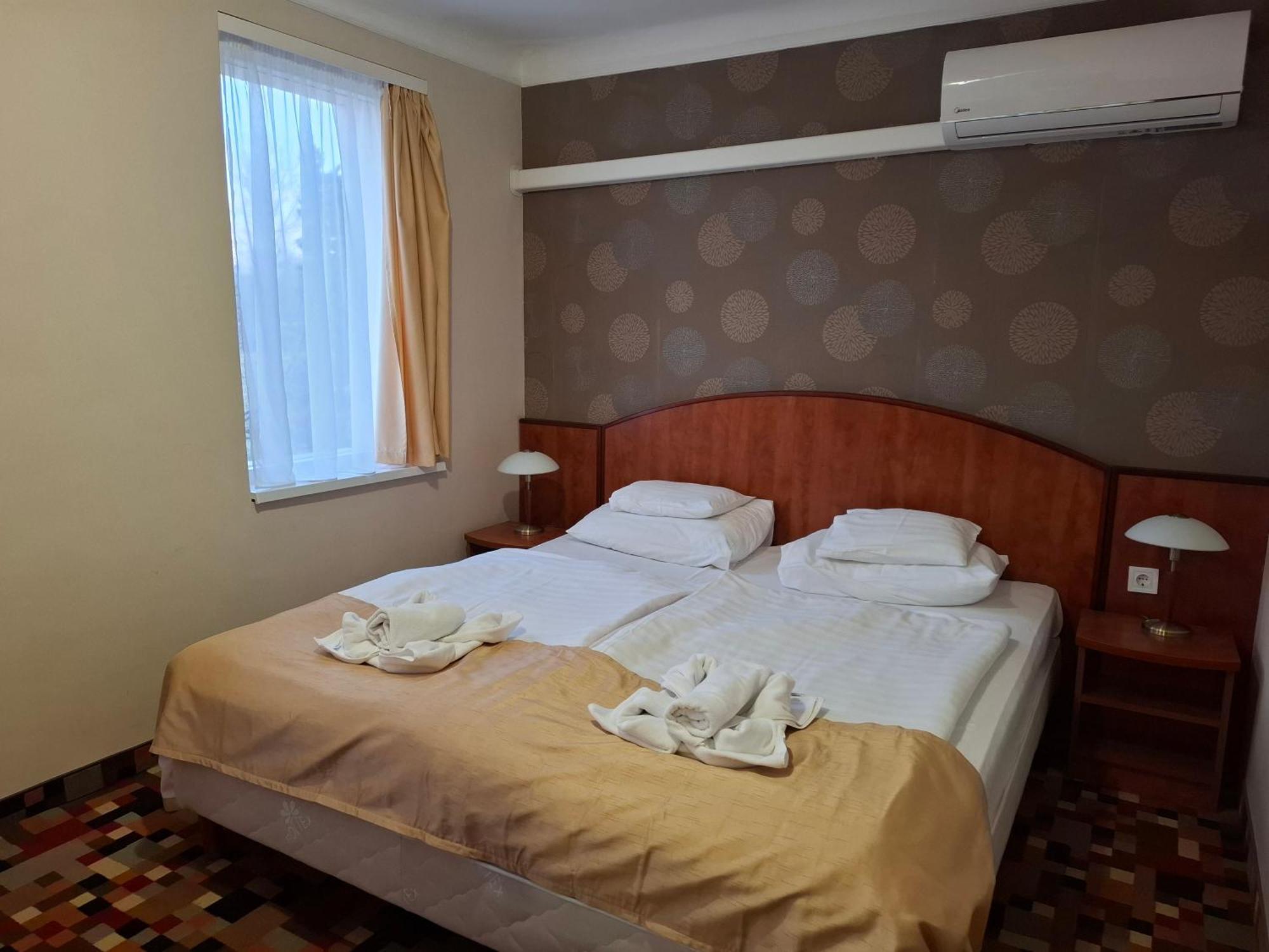 סולנוק Atryum Hotel מראה חיצוני תמונה